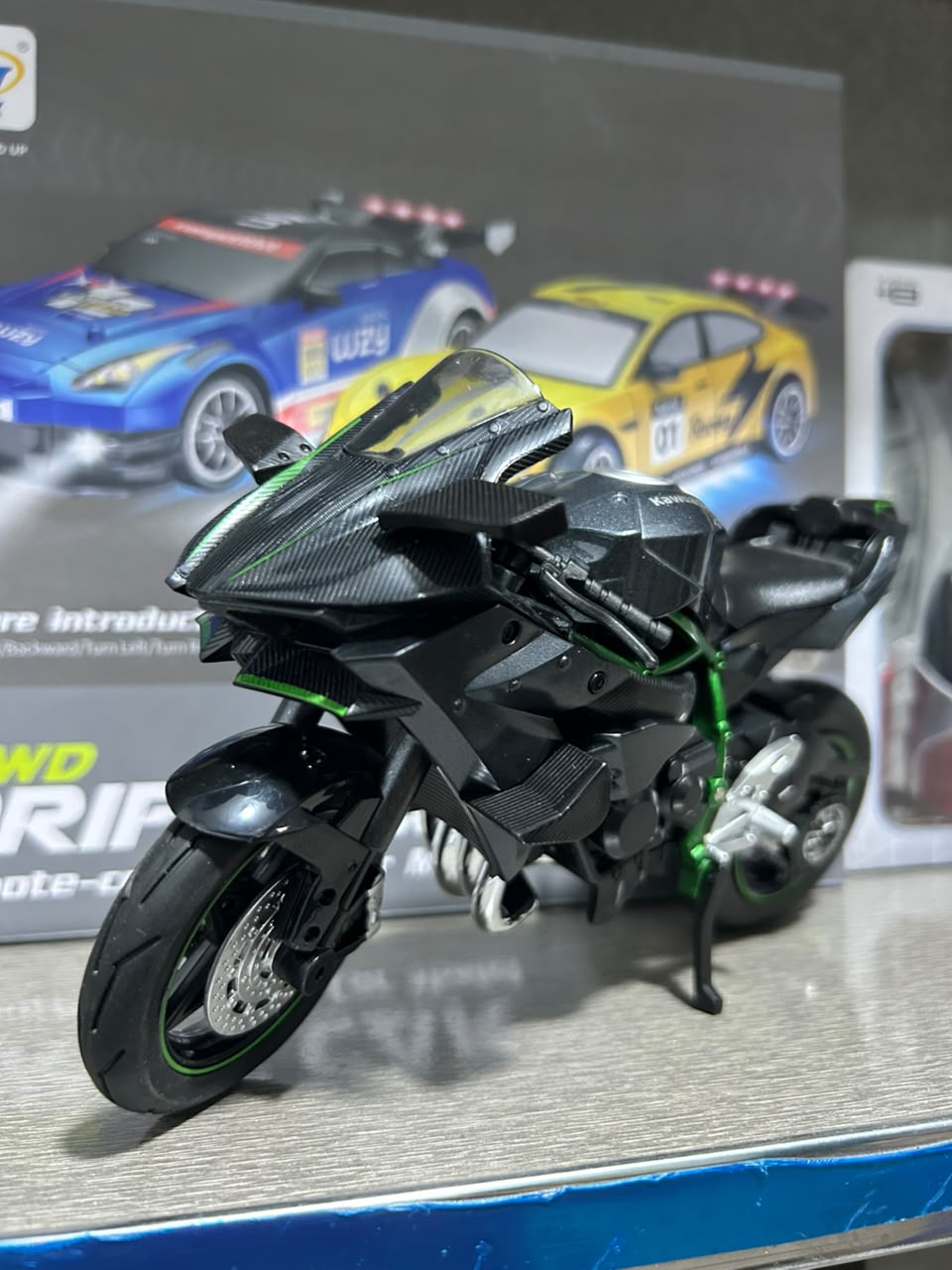 Kawasaki Ninja H2R Diecast Model Motorcycle – 1:24 Scale