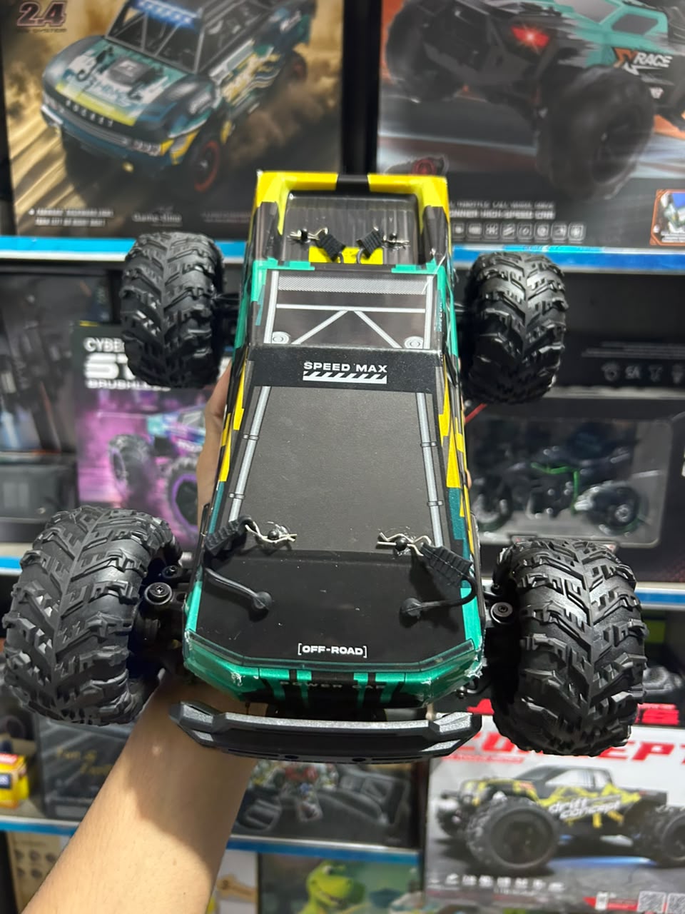 1:14 Hobby Grade RC Monster Truck 4x4 Off-Road Car – 50 km/hr High Speed with Alloy Chassis & Hydraulic Suspension Green