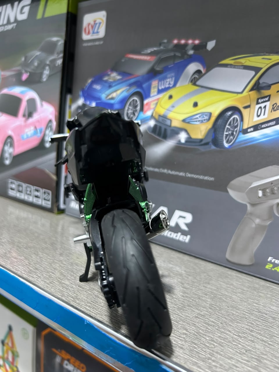Kawasaki Ninja H2R Diecast Model Motorcycle – 1:24 Scale