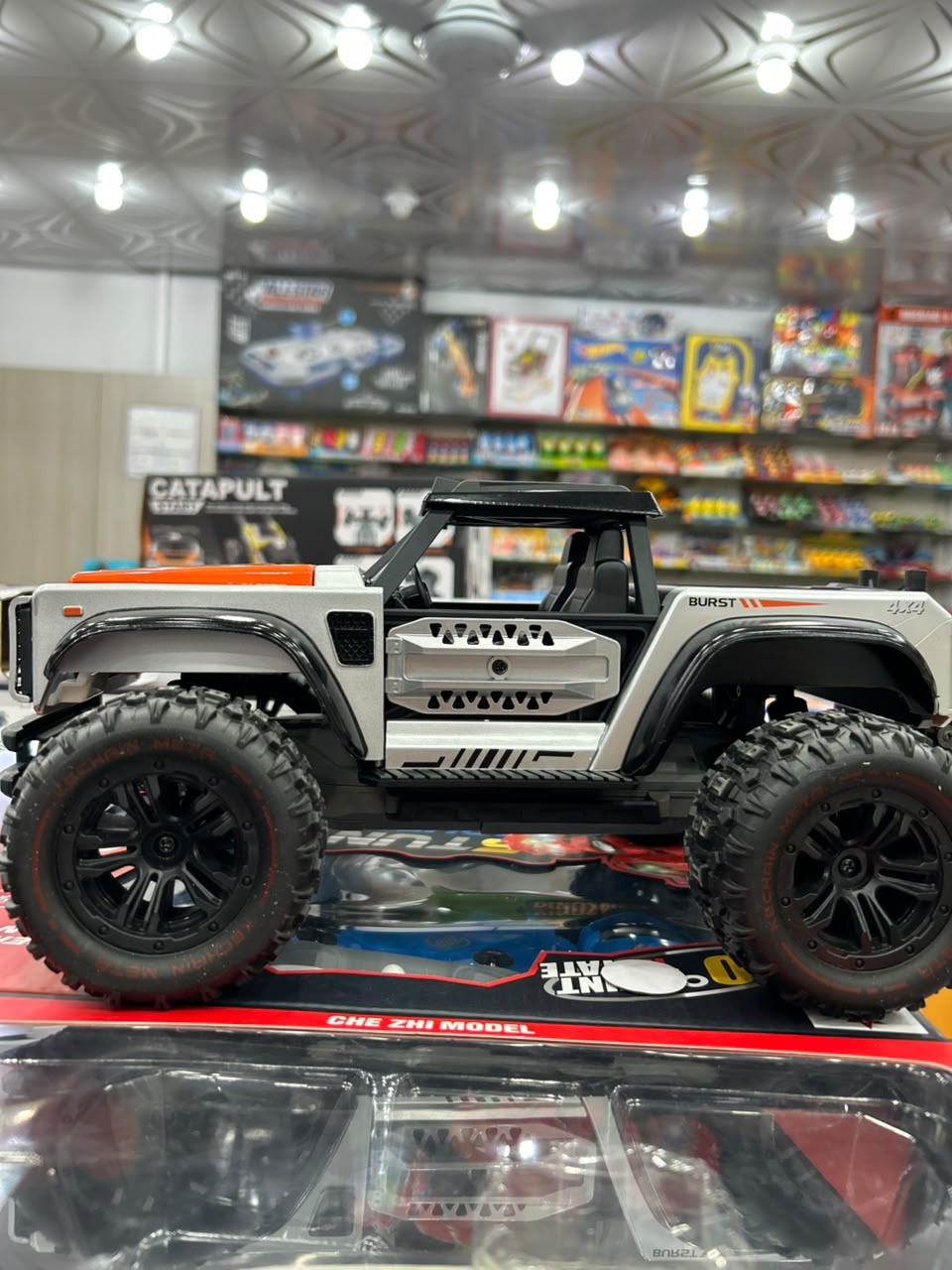 1:14 Hobby Grade RC Monster Truck 4x4 Off-Road Car – 40 km/hr High Speed, Nylon-Metal Body with LED Light Bar & Hydraulic Suspension