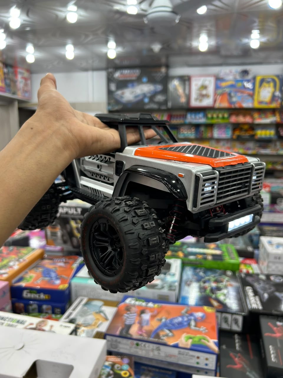 1:14 Hobby Grade RC Monster Truck 4x4 Off-Road Car – 40 km/hr High Speed, Nylon-Metal Body with LED Light Bar & Hydraulic Suspension