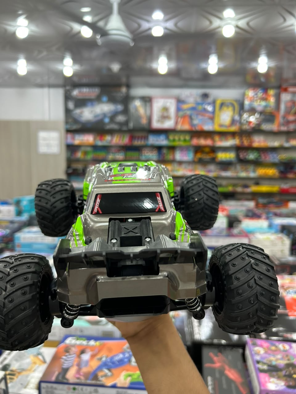 RC Off-Road Jeep – 2WD High Speed Monster Truck with All-Terrain Tires (Green)