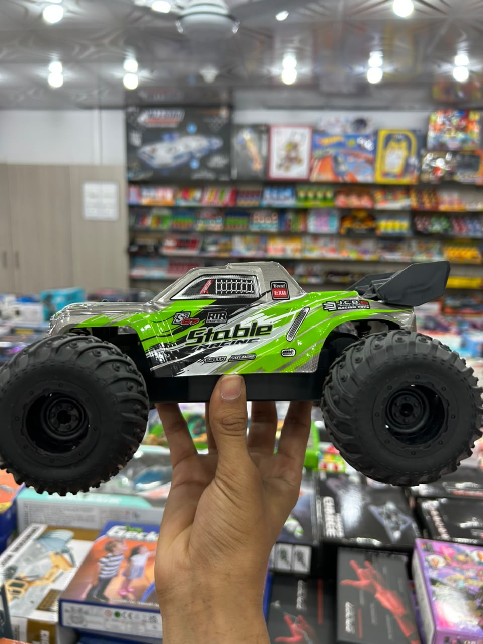 RC Off-Road Jeep – 2WD High Speed Monster Truck with All-Terrain Tires (Green)