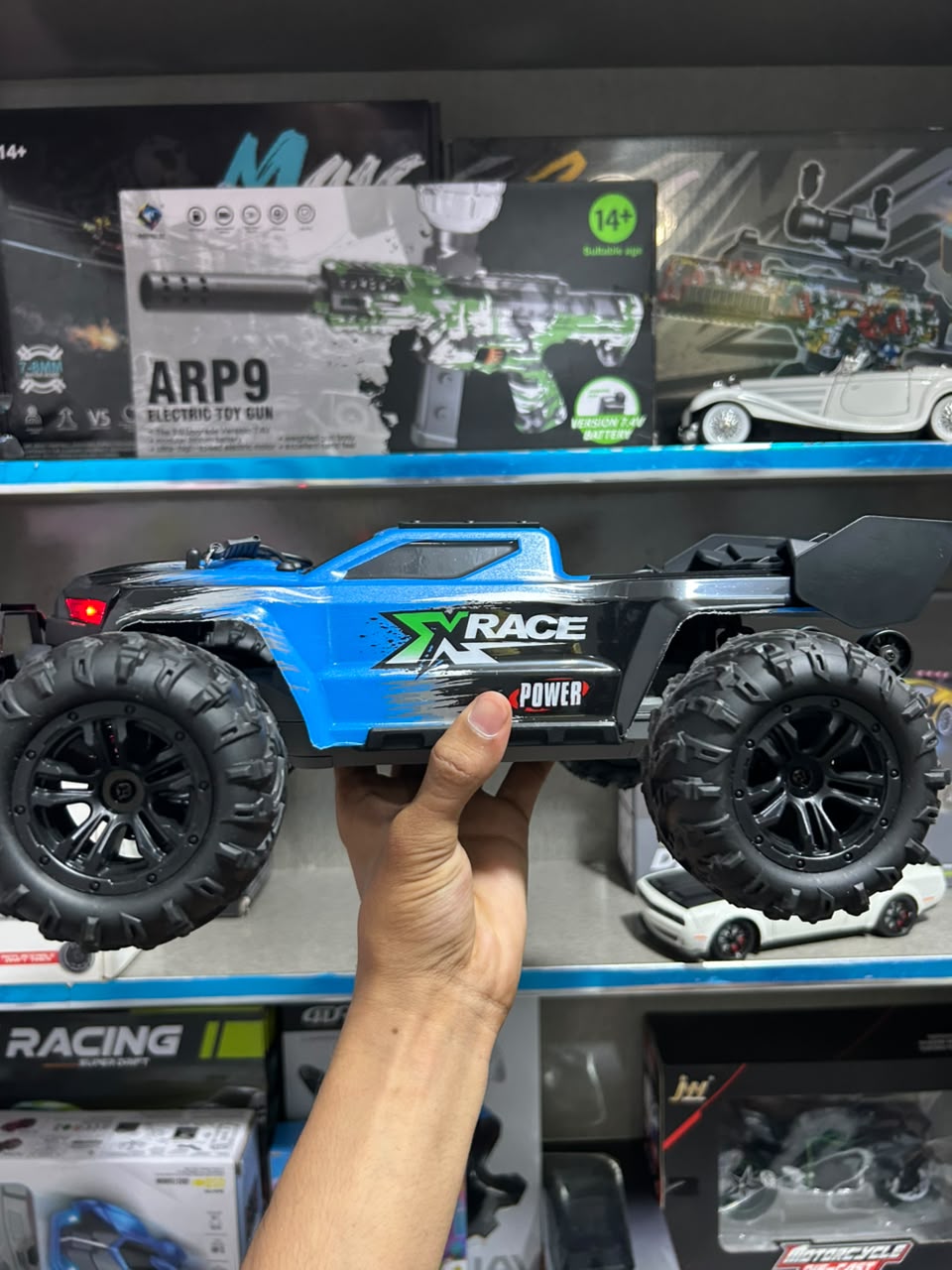 1:14 Hobby Grade RC Monster Truck 4x4 Off-Road Car – 50 km/hr High Speed with LED Lights & Hydraulic Suspension (Blue)