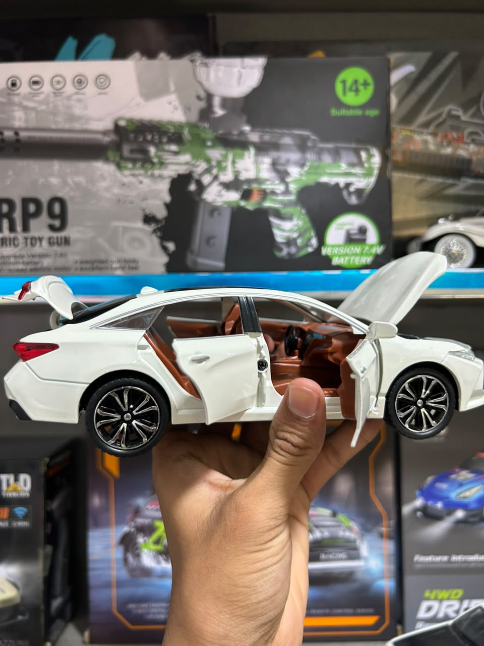 Toyota Avalon Diecast Model Car – 1:24 Scale