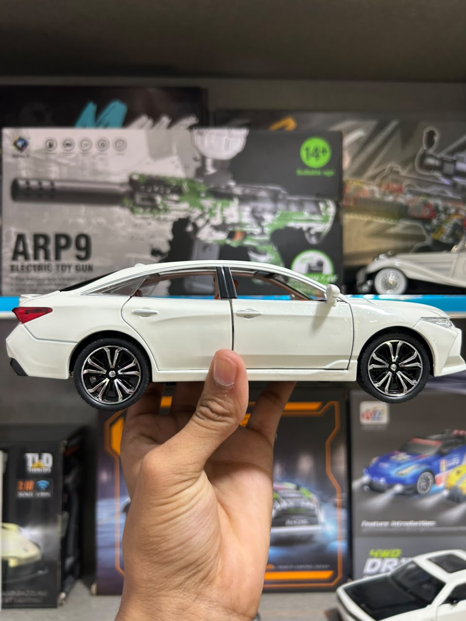 Toyota Avalon Diecast Model Car – 1:24 Scale
