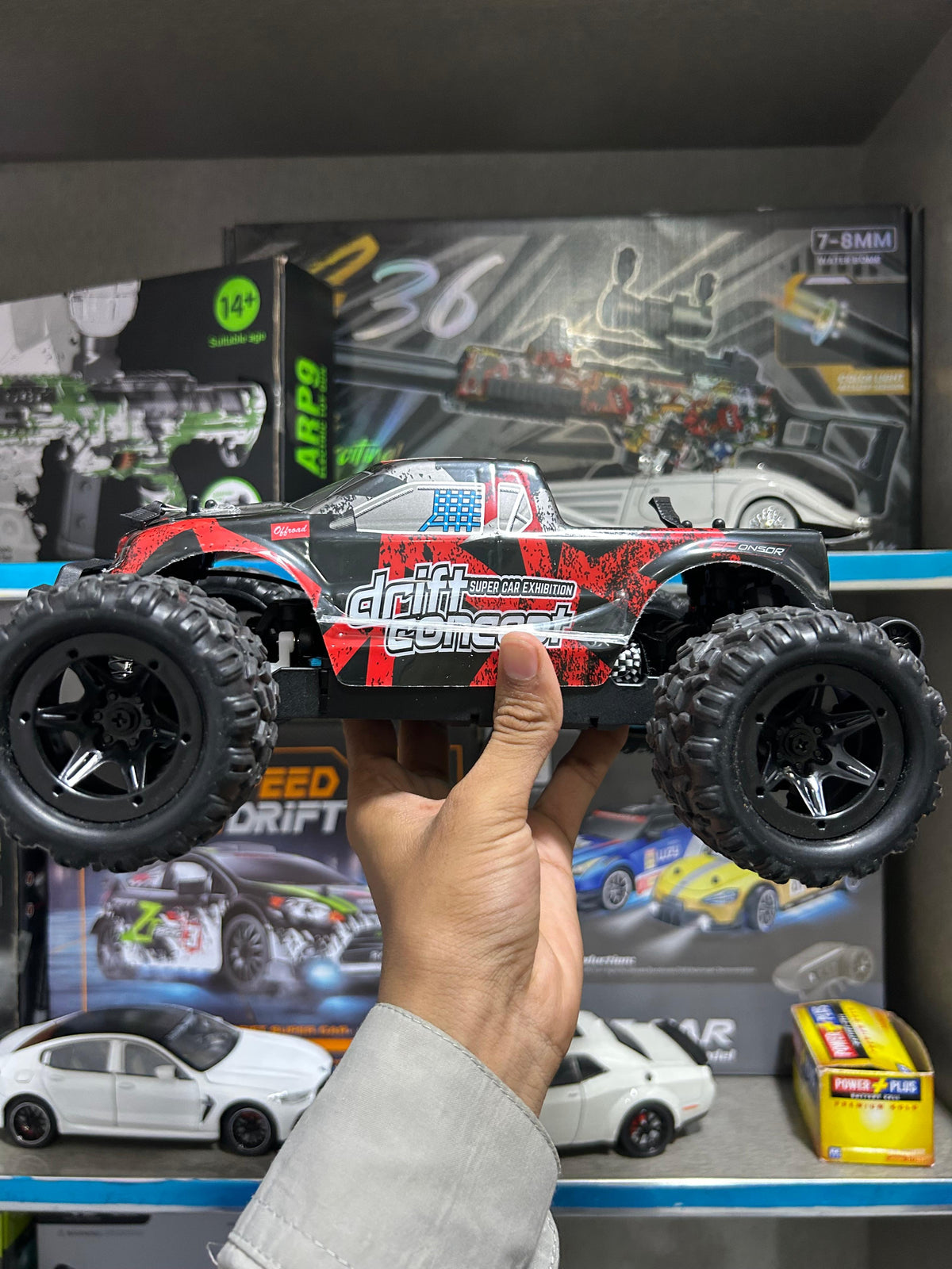 1:18 Scale Hobby Grade RC Monster Truck – 4x4 Off-Road Car with 40 km/hr High Speed and Hydraulic Suspension