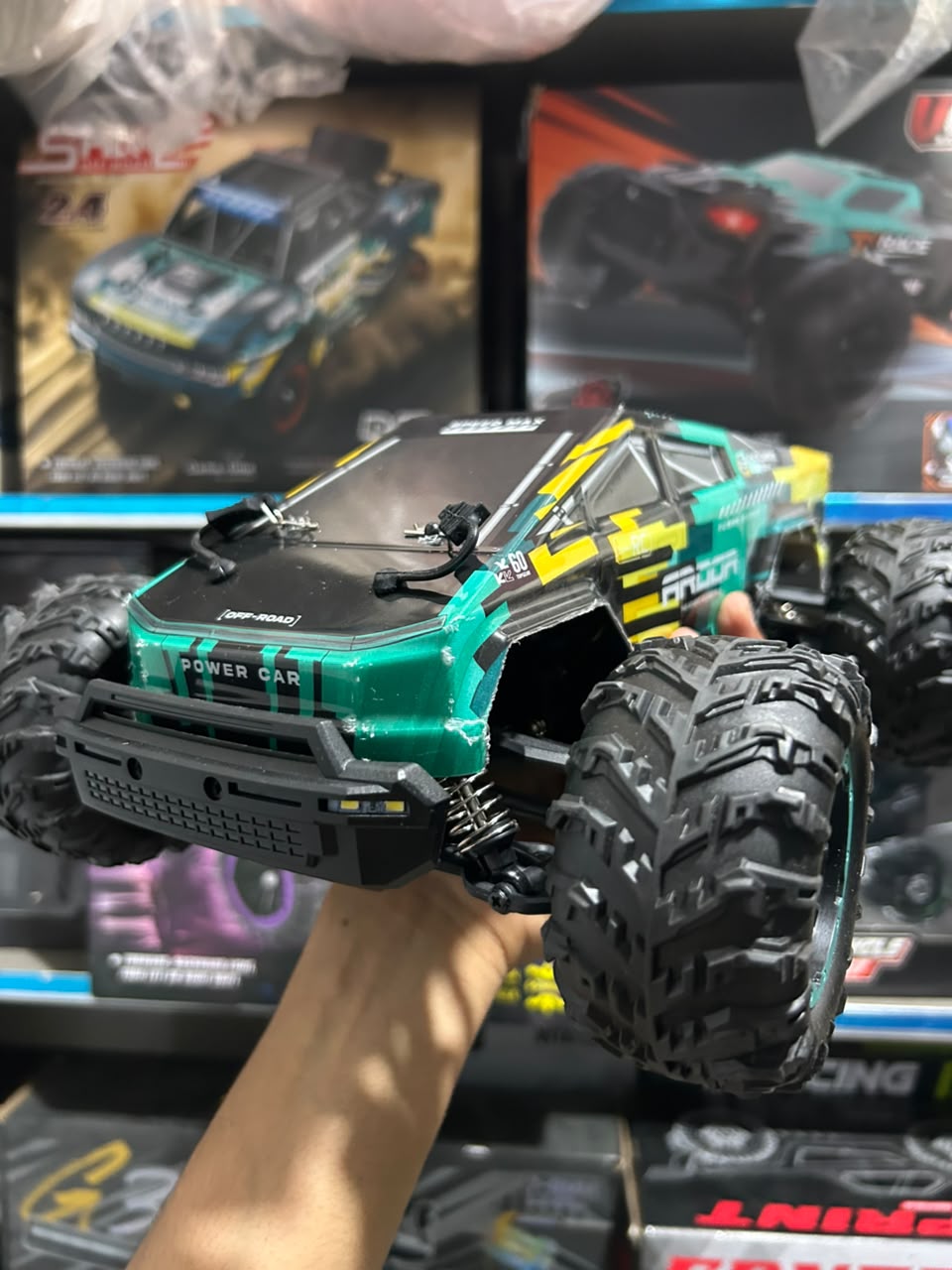 1:14 Hobby Grade RC Monster Truck 4x4 Off-Road Car – 50 km/hr High Speed with Alloy Chassis & Hydraulic Suspension Green