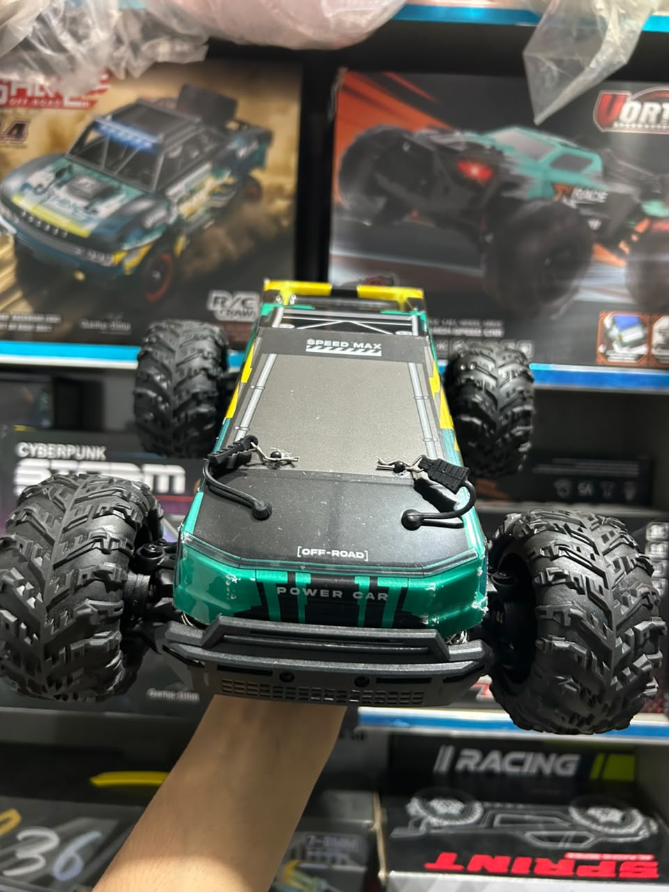 1:14 Hobby Grade RC Monster Truck 4x4 Off-Road Car – 50 km/hr High Speed with Alloy Chassis & Hydraulic Suspension Green