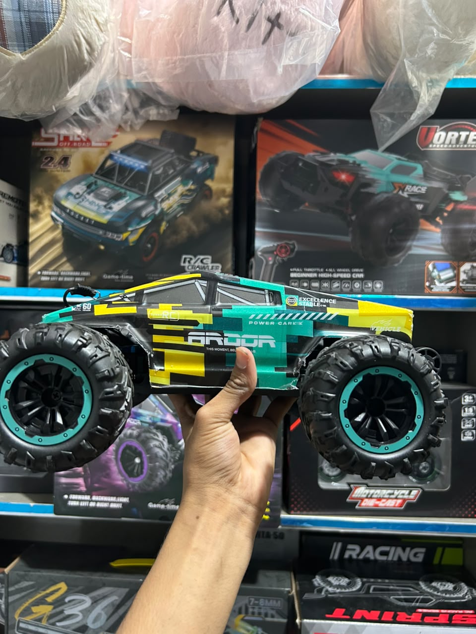 1:14 Hobby Grade RC Monster Truck 4x4 Off-Road Car – 50 km/hr High Speed with Alloy Chassis & Hydraulic Suspension Green