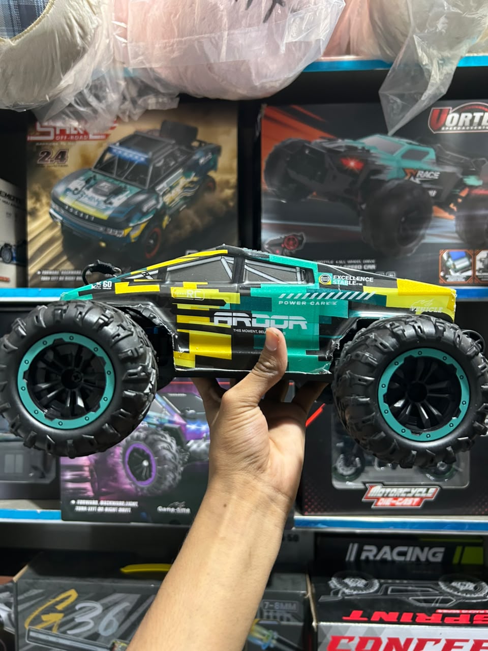 1:14 Hobby Grade RC Monster Truck 4x4 Off-Road Car – 50 km/hr High Speed with Alloy Chassis & Hydraulic Suspension Green