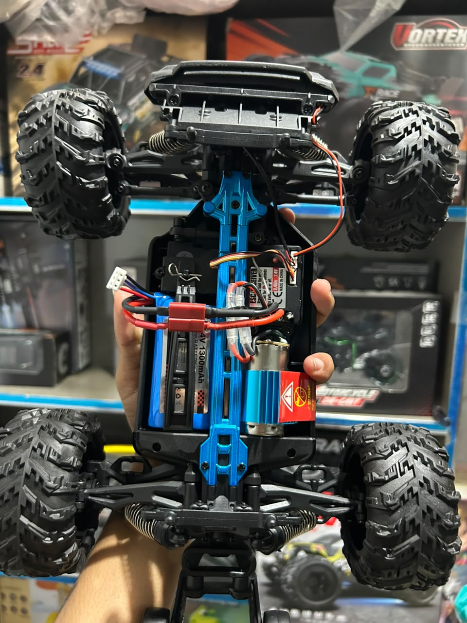 1:14 Hobby Grade RC Monster Truck 4x4 Off-Road Car – 50 km/hr High Speed with Alloy Chassis & Hydraulic Suspension Purple
