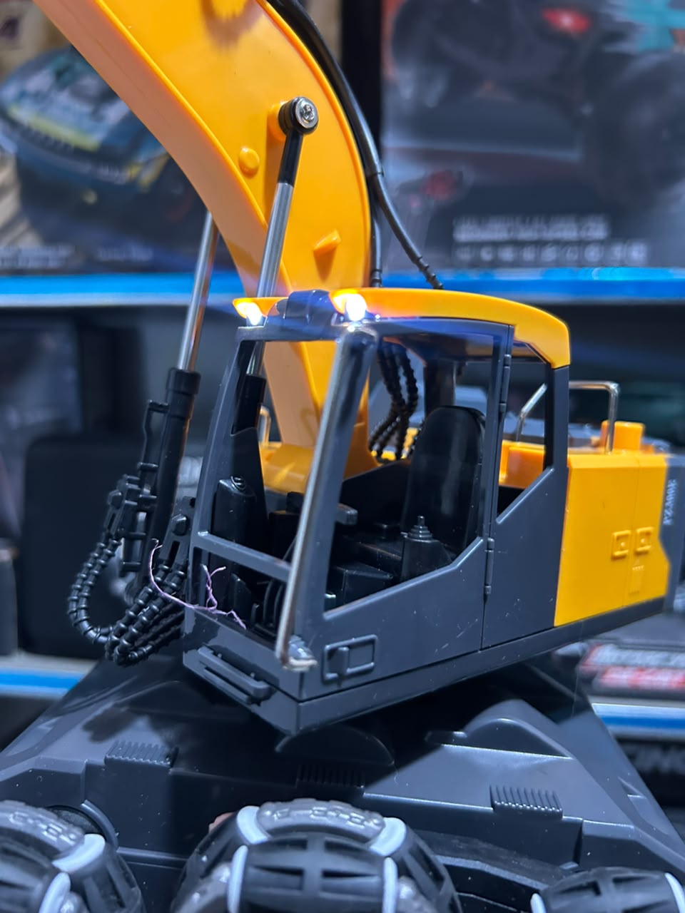 RC Excavator Truck Nylon Metal – 15 Channel Remote Control Construction Toy with Rechargeable Battery