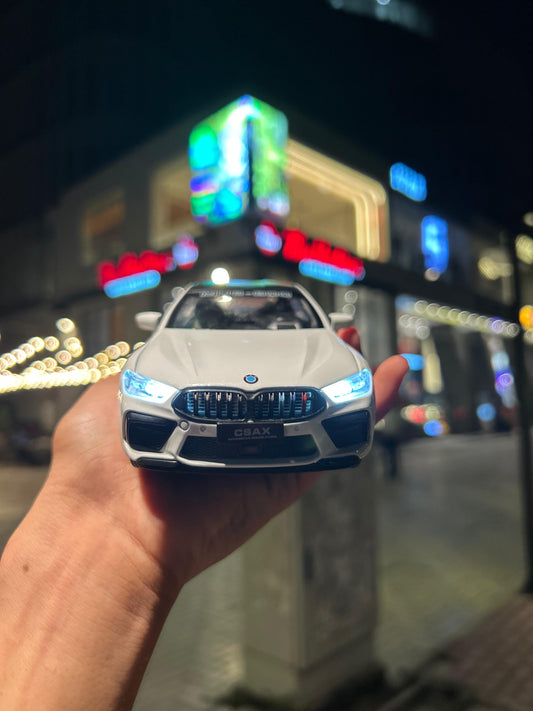 BMW M8 Diecast Model Car – 1:24 Scale Pull Back SUV with Working Headlights & Sound